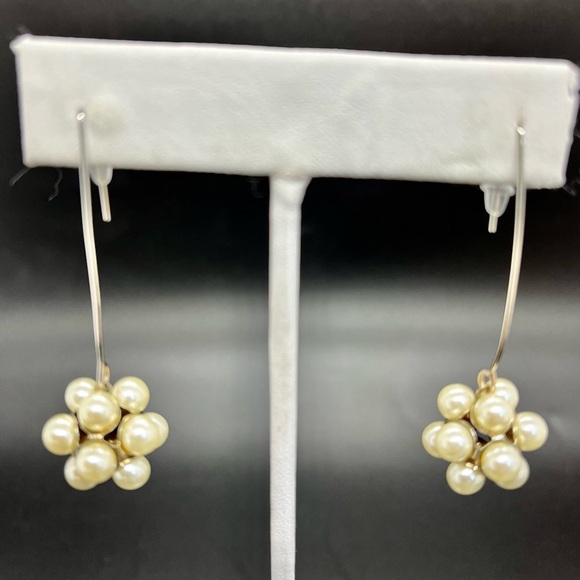 Pearl Cluster Dangle Pierced Earrings Silver Tone 2” Long - Picture 2 of 9